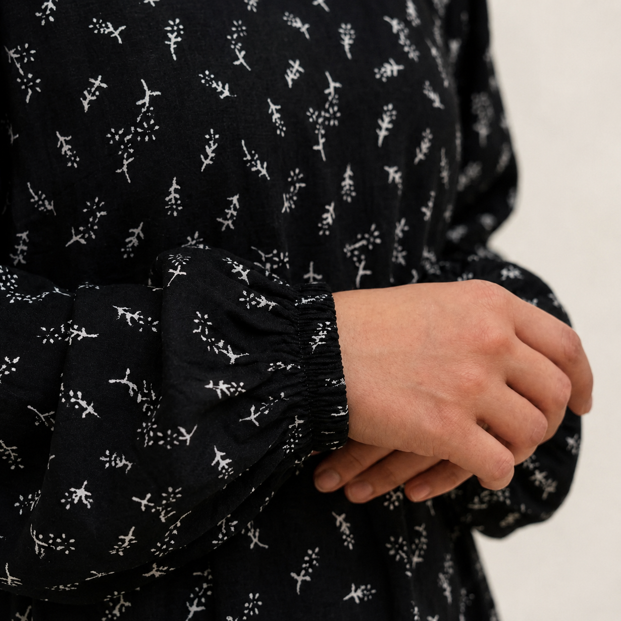 Namaz Chadar Full Length with Sleeves - Black Botanical