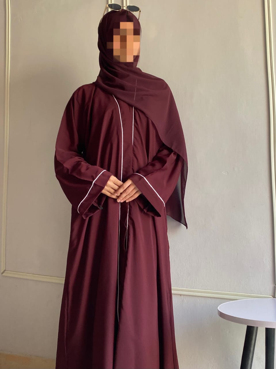 Front Open Pippin Abaya (Maroon)
