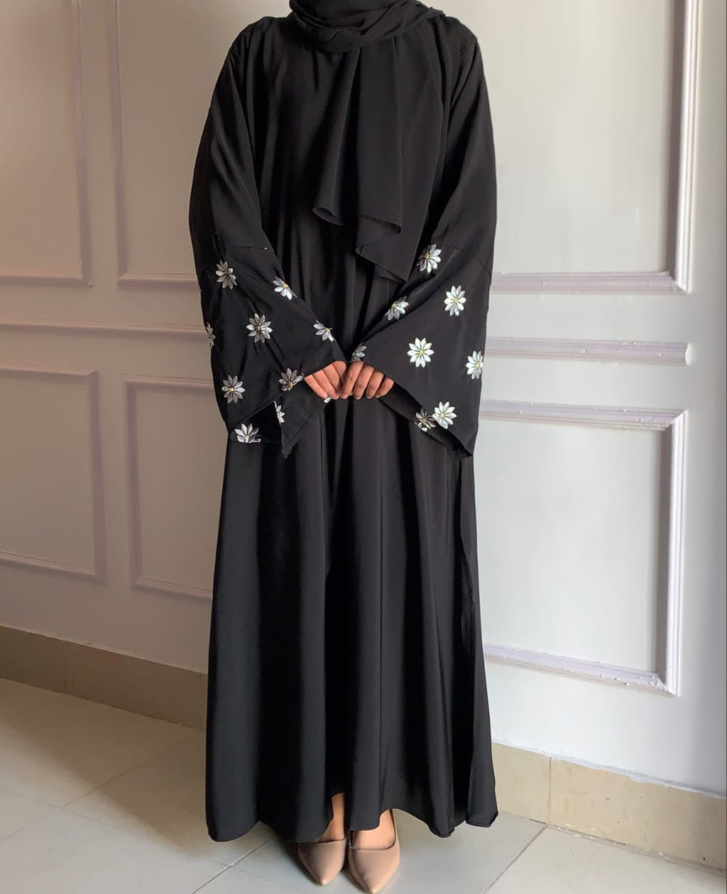 Soft Daisy Embroidered Abaya